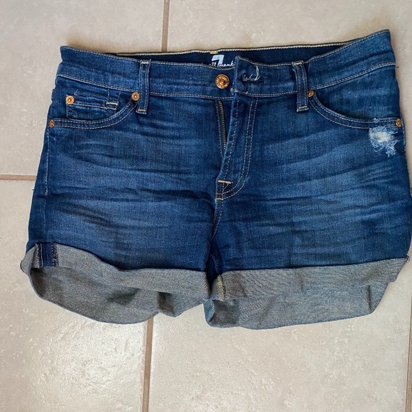 7 For All Mankind | Mid Roll Short | Size 26 - Picture 1 of 3